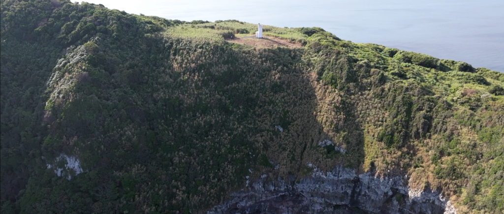 生月長瀬鼻灯台と生月島の海岸線をドローンで4K空撮